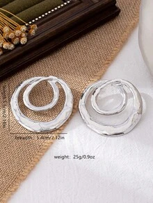 1 对女士超大夸张不对称圆形镂空十字交叉耳环，极简时尚，适合日常佩戴