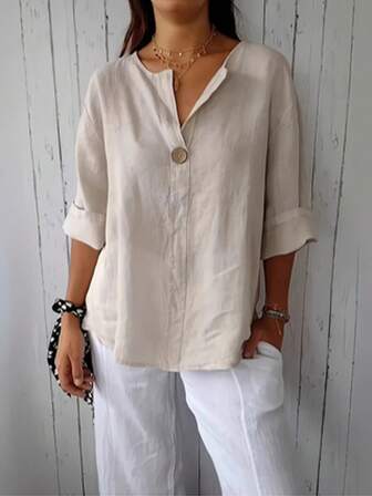 女式缺口领纽扣细节梭织衬衫，宽松版型