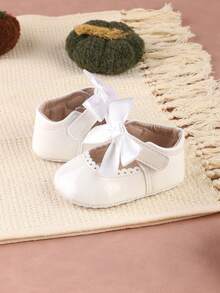 1 Paio di scarpe per ragazze con fiocco, design in pizzo traforato, chiusura a strappo, punta tonda carina e versatile, adatte per primavera e autunno - Bianco - Visualizzare 3