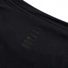 Under Armour LAUNCH ELITE Graphic Short Sleeve T-Shirt, Slim Fit, Round Neck, Men's Casual Training 1376518-004 - Black - View 7