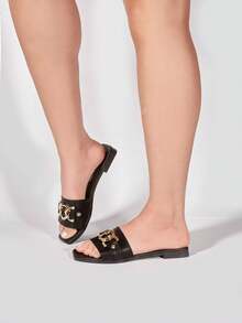 Sandalias Planas Mujer con Cadena Dorada | Chanclas de Moda Elegantes y Versátiles | Flats Casual para Diario, Oficina y Salidas | Zapatos de Verano Cómodos y Sofisticados | Sandalias de Piso con Diseño Chic y Estilo Minimalista | Calzado Femenino Moderno para Looks Trendy | Sandalias Abiertas para Combinar con Vestidos, Jeans y Outfits Casual - Negro - Ver 2