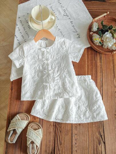 Set de 2 piezas Top y shorts bordados para niñas, conjunto de vacaciones con estilo coreano elegante y bonito