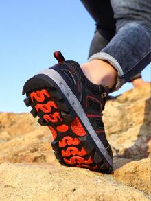 GUYISA Men's Steel Toe Hiking Shoes, Anti-Slip, Anti-Puncture, Durable, Soft & Comfortable Low-Top, Suitable For Factory, Construction Site, Gradient Color Sole, Fashion Work Shoes, Black (This Is The CN Size, International Size May Differ, This Model Runs Small, Please Order One Size Up!) - Black - View 4