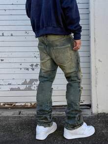 Jeans pitillo de hombre estilo coreano en color amarillo mostaza desgastado, con pierna entallada y roturas, que transmite un estilo de calle veraniega - Bronce - Ver 2