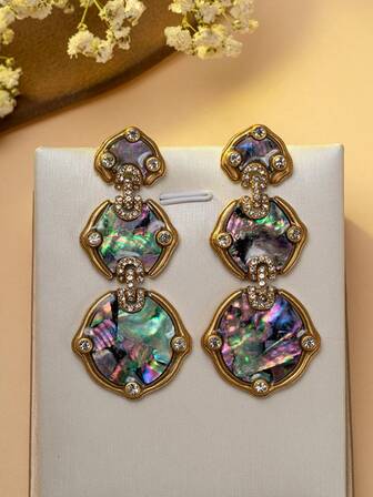 1对鲍鱼贝壳镀金水晶装饰吊坠耳环 - 春季：春日度假风耳环，盛开的鲍鱼贝壳耳环，闪耀的春日水晶耳坠 - 夏季：夏日海滩风耳环，度假海岛鲍鱼贝壳耳环，清爽夏日多层耳环 - 秋季：复古金色耳环，丰收季鲍鱼贝壳耳环，秋冬派对闪耀耳环 - 冬季：圣诞派对耳坠，冬季宴会水晶耳环