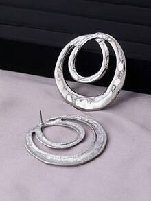 1 对女士超大夸张不对称圆形镂空十字交叉耳环，极简时尚，适合日常佩戴