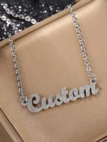 Un collar con nombre personalizado con acabado brillante, mate y brillante para niña. Cadena de clavícula clásica con letra personalizada. Joyería de acero inoxidable hecha a mano, colgante con nombre, joyería de marca para novia