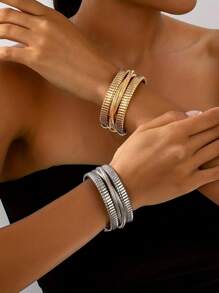 1 Stück Bangle Armband im Boho Stil, einzigartiges hochwertiges metallisches elastisches Schlangenketten Design, minimalistisch für Frauen