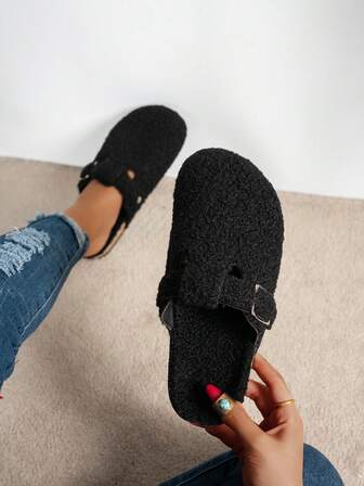 女士保暖拖鞋，柔软舒适，室内外均可穿着，时尚百搭，适合秋冬季
