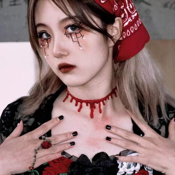 5pcs Halloween Fake Blood Necklace, Vampire Costume Bloody Necklace, Creative Bloody Cut Trace Necklace