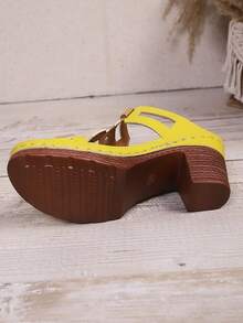 1双女士时尚复古几何图案波西米亚风假日复古别致PU皮革铆钉镶嵌时尚高跟凉鞋，适合婚礼、派对、节日、夏季和其他场合 - 黃色 - 查看 8