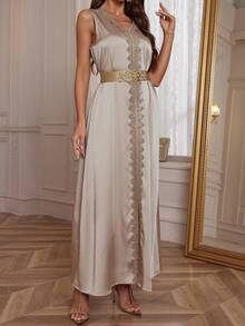 Abito elegante con scollo a V, senza maniche, in pizzo, con spacco modesto, con cintura staccabile e un set di due pezzi con maniche lunghe per l'esterno in stile arabo