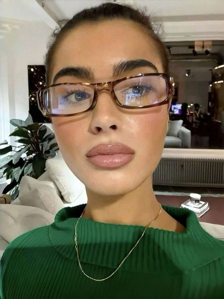 一副女士亚克力长方形时尚眼镜，适合日常阅读、工作通勤、海滩装扮，复古Y2K基础款商务休闲礼品