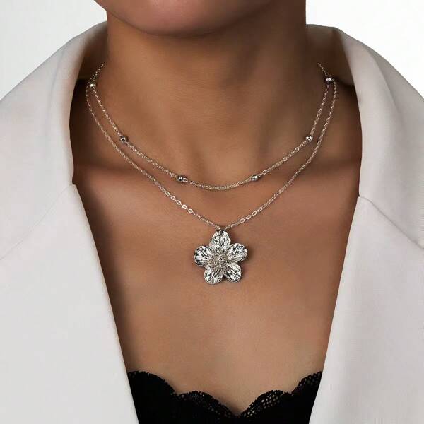 1 pezzo Collana da donna a pendente a forma di fiore d'argento a 5 petali, regalo da matrimonio (numero casuale di perline sulla prima fila)