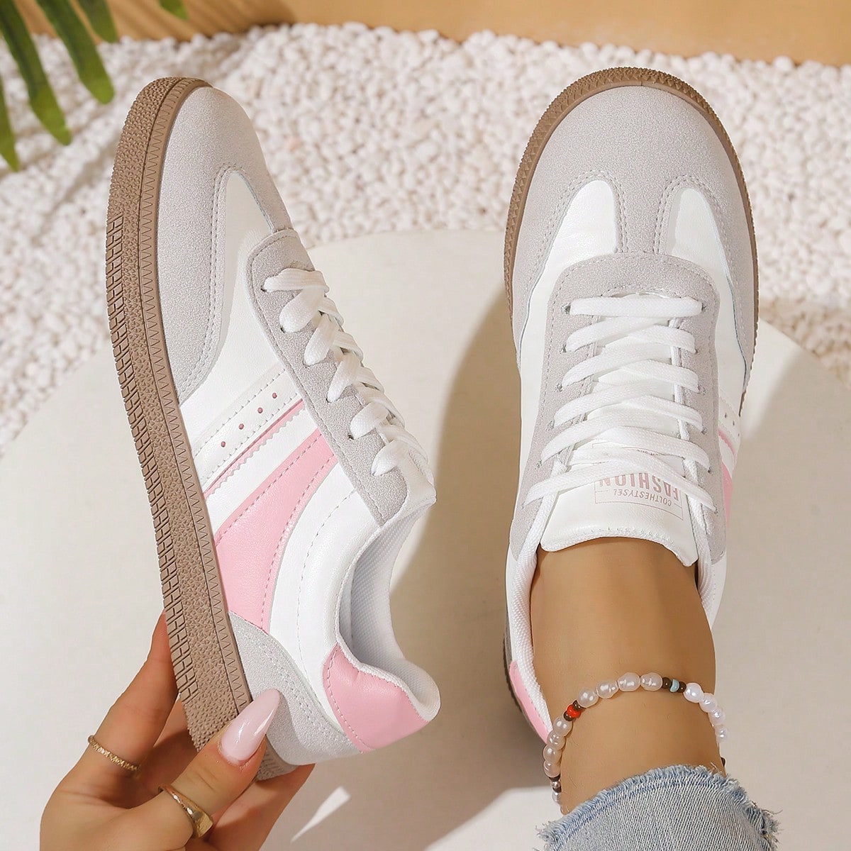 Nuevos tenis casuales planos para mujer, con punta redonda y cordones, versátiles para exteriores, ligeros, de primavera/otoño, fáciles de limpiar,