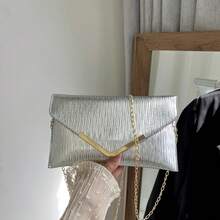 纯色金属边饰纹理单肩包，翻盖链条信封斜挎包，适合约会/正式场合、购物、装钱包、手机等，是年轻女性、大学生、新婚夫妇、上班族女性的理想之选。也适用于办公室、大学、工作、商务、通勤、户外活动、旅行和短途旅行。 - 銀色 - 查看 13