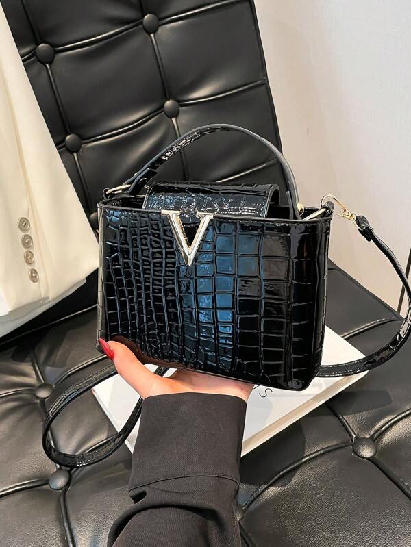 1pc Crocodile Pattern Large Capacity Women's Square Handbag, Letter Metal Decor Fashion Commuter Tote