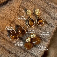 [复古耳环] 3 对复古优雅女士耳环套装 | 琥珀树脂镶嵌金色金属 - 非常适合日常佩戴、派对和舞会，四季百搭设计 - 彩色 - 查看 4