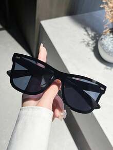 1 Pair Unisex Square Frame Rivet Sunglasses, Suitable For Outings, Travel, Summer Accessories, Sports Style, Driving, Festivals, Beach, Music Festivals, Vacations, Family Outings, Golf, Hiking, Elegant Attire, Street Style Accessories, Vacation Atmosphere, Sports, Parties, Outdoor Activities, Street Style, Fishing, Holidays, Vacations - Black and Gray - View 2