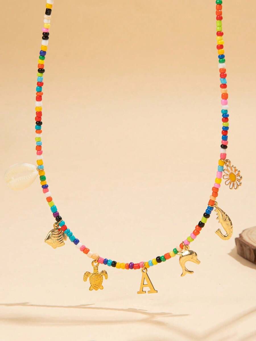 1 pieza Collar de cuentas de plástico de colores con colgante con letra, collar de estilo bohemio con tema oceánico de verano en la playa con encantos de pez, tortuga, concha, delfín, camarón, margarita, con cierre de langosta dorado ajustable para usar cómodamente, adecuado para todo el día, regalo ideal para madre, esposa, hermana o amiga en cumpleaños, aniversario o Navidad