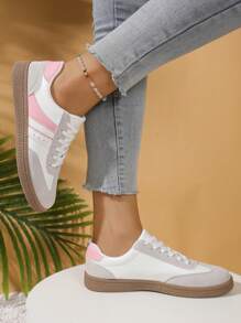 2026新款女士平底休闲运动鞋，圆头系带户外多功能轻便运动鞋，春秋季，易于清洁，平底低帮休闲鞋，撞色运动休闲鞋，复古滑板鞋风格，四季皆宜