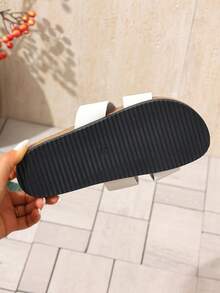 女士平底凉鞋，人字形，交叉带设计，带扣装饰，纹理鞋垫，增强脚底感觉，适合海滩、家居服、夏季，有卡其色、米色、棕色、黑色可选 - 米色 - 查看 8