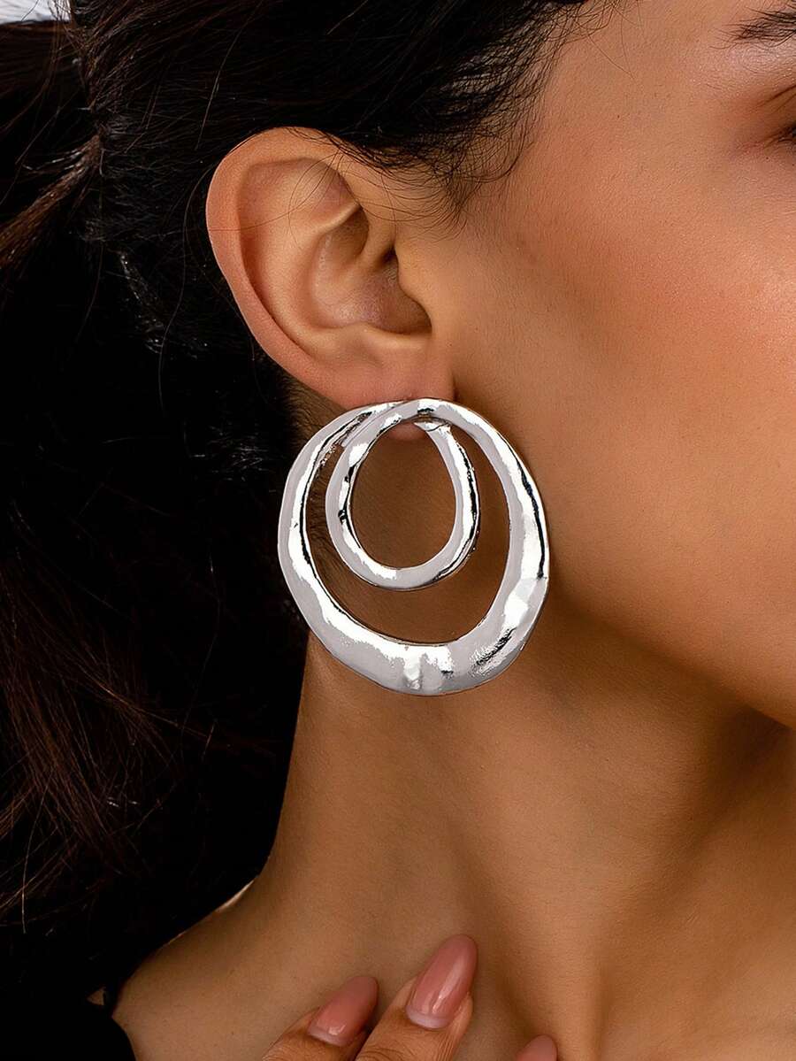 1 对女士超大夸张不对称圆形镂空十字交叉耳环，极简时尚，适合日常佩戴