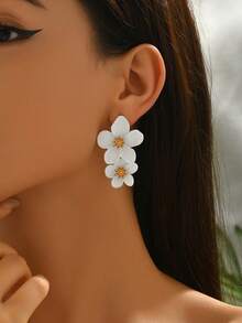 一对复古优雅金色花朵耳钉耳环，适合送给朋友的休闲礼物 - 白色 - 查看 2