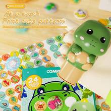 1 Set de Juguetes de Pegatinas de Recompensa DIY para Niños, Sellos de Recompensa para Niños, Pato/Conejo/Dinosaurio/Unicornio (Incluye 100 Pegatinas Aleatorias + Libro de Cuentos), Formas de Pegatinas de Animales de Dibujos Animados, Puede Mejorar el Conocimiento Matemático de los Niños, Alentar y Recompensar a los Niños, Juguetes de Sellos Mágicos de Alivio de Estrés Creativo para Jardín de Infantes, Regalo de Cumpleaños/Navidad/Acción de Gracias (Algunos Accesorios en Colores Aleatorios)