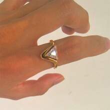 VKHK 1pc Luxury 18K Gold Plated Stainless Steel Triangle Cubic Zirconia Single Ring, Suitable For Women Everyday Or Wedding Wear, Gift