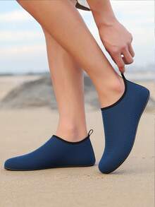 Leisfit 女士超轻沙滩/水鞋,防滑浮潜赤脚灵活游泳鞋,成人水上凉鞋 - 柔软防水,适用于专业防滑水鞋和室内/室外运动鞋,适合海滩、游泳、潜水和浮潜 - 藏蓝色 - 查看 3