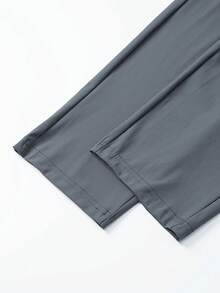 男士轻便透气弹力跑步裤，夏季穿着，带拉链口袋和抽绳腰带，采用柔软舒适的冰丝面料，纯色运动裤，适合休闲、户外、健身、度假、钓鱼等场合。 - 深灰色 - 查看 8