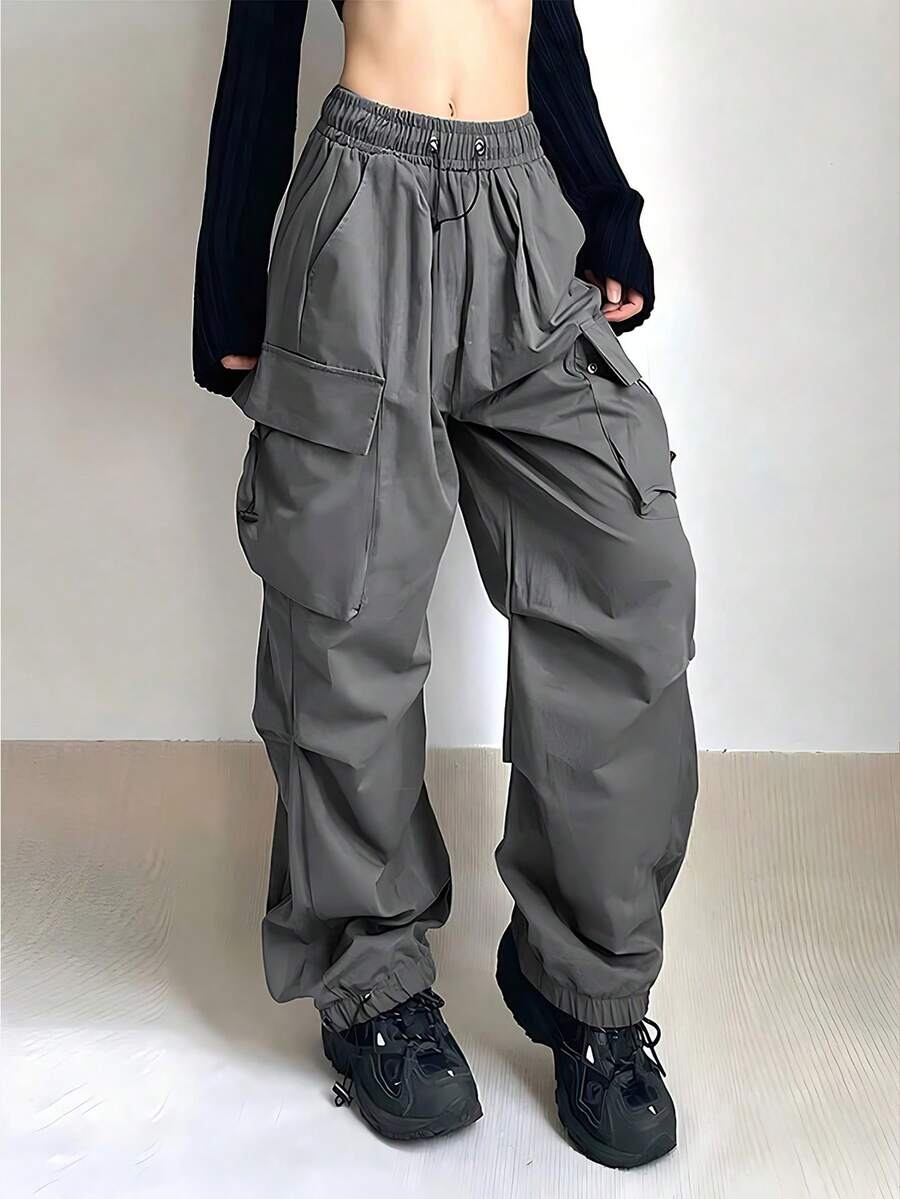 Pantalón largo cargo para dama, pantalones cargo jogger de alta elasticidad y pantalones casuales sólidos para mujer, estilo urbano con cintura alta y cordón ajustable, pierna ancha y bolsillos grandes, en color negro o gris, cómodos, elásticos y ligeros
