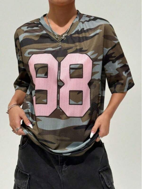 Camiseta de mujer de manga corta con escote en V y hombros caídos, con estampado de malla camuflaje para ropa deportiva