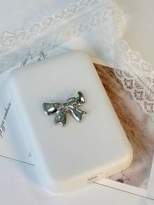 MagSafe 兼容哑光蝴蝶保护壳，兼容 Apple 原装无线磁力充电器