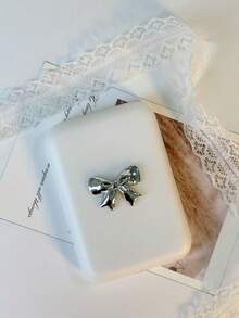 MagSafe 兼容哑光蝴蝶保护壳，兼容 Apple 原装无线磁力充电器