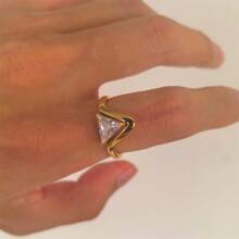 VKHK 1pc Luxury 18K Gold Plated Stainless Steel Triangle Cubic Zirconia Single Ring, Suitable For Women Everyday Or Wedding Wear, Gift