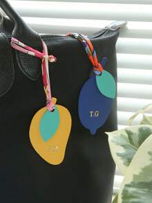 1 pieza Llavero personalizado con iniciales y forma de fruta con cuerda de satén colorida, monograma dorado personalizado de cereza como accesorio para bolsas, llavero personalizado y lindo en forma de manzana, melocotón, limón, mango, pera como accesorios para bolsos, regalo para mujer para boda o San Valentín - Multicolor - Ver 4
