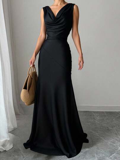 Ideal para eventos de noche, galas o celebraciones formales, esta prenda combina la elegancia clásica con un toque contemporáneo, perfecta para quien busca destacar con distinción, delicadeza y estilo.  Liso    Fiesta  Elegante  Glamour  Minimalista  Romántico  Sexy  Encantador    Asimétrico  Espalda al aire    Boda