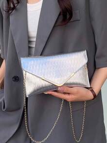 纯色金属边饰纹理单肩包，翻盖链条信封斜挎包，适合约会/正式场合、购物、装钱包、手机等，是年轻女性、大学生、新婚夫妇、上班族女性的理想之选。也适用于办公室、大学、工作、商务、通勤、户外活动、旅行和短途旅行。 - 銀色 - 查看 3