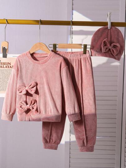 2 件套小女孩可爱粉色服装，柔软天鹅绒面料，饰有 3D 蝴蝶结，包括上衣 + 裤子 + 帽子，休闲外出、玩耍约会、秋冬必备