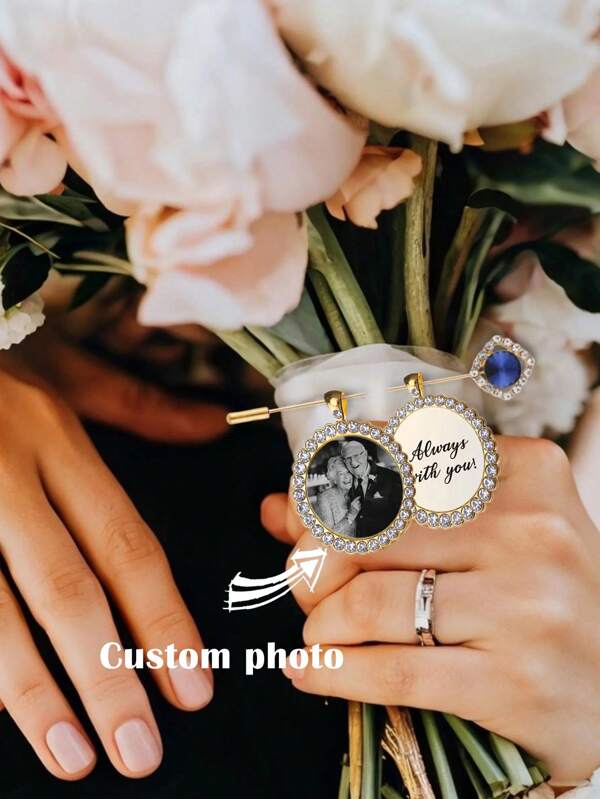 1 pieza Recuerdo personalizado de la boda "Algo azul" Adorno con foto para sujetar al ramo de la novia, regalo para la boda, despedida de soltera, recordando a un ser querido, boutonnière, personalización de adornos para ramos nupciales - Adornos con foto para el ramo, Recuerdos nupciales personalizados, Regalos "Algo azul" para la novia, Adorno personalizado para el ramo