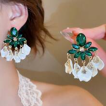 Andkiss 一对椭圆形花卉流苏耳环，优雅设计