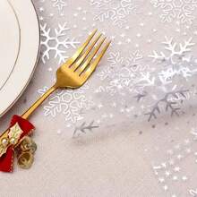 1pc,Silver And Gold Christmas Snowflake Tablecloth, Polyester Rectangular Tablecloth Roll, Festive Table Decoration, Seasonal Winter Decoration, Christmas Tablecloth Winter Holiday Decoration, Table Decoration Suitable For Christmas, Graduation Parties, Romantic Candlelight Dinners, Holiday Tea Parties, Anniversaries, Modern Home Decoration, Special Events