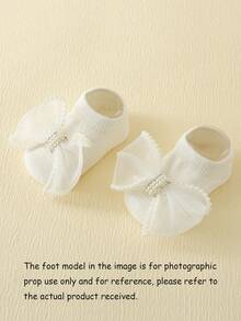 1對寶寶白珍珠蝴蝶結防滑地板襪 + 1入寶寶髮箍 - 白色 - 查看 2