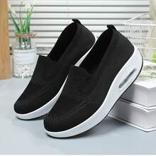 GlamourGrip Zapatillas deportivas de moda negras con suela gruesa para mujer, tenis casuales transpirables tipo slip-on sin cordones con plataforma acolchada, diseño retro y versátil ideales para estudiantes, mujeres activas y uso diario, zapatos elegantes de mujer con estilo moderno y confort ergonómico, tenis deportivos para mujer ideales para caminar, correr, trabajar o combinar con atuendos urbanos, tenis de mujer con aire en la suela que ofrecen estabilidad, amortiguación y transpirabilidad, zapatos cómodos de mujer tipo deportivo para todas las estaciones - Negro - Ver 6
