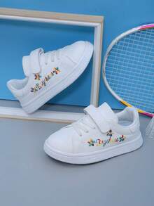 1 paio di scarpe sportive da bambino con design bianco ricamato in pelle alla moda, comode, antiscivolo, resistenti, con chiusura a strappo facile da indossare, lavorazione anatomica per stabilizzare il piede, suola leggera e morbida adatta a tutte le stagioni, scarpe bianche adatte all'uso quotidiano