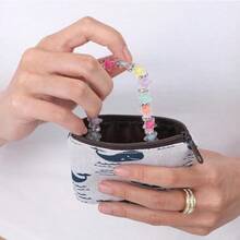 1件套三合一可爱帆布零钱包套装:零钱包+钥匙扣+耳机盒!简约时尚卡通设计,小巧便携,帆布材质经久耐用,易于清洁。分隔式内部空间可收纳零钱、钥匙和耳机,防止物品丢失,使用方便。可爱图案点亮日常生活,适合学生和上班族(颜色随机) - 彩色 - 查看 5