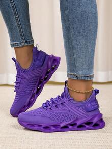 1 Pair Women's Fashion Solid Color Running Shoes, Breathable Non-Slip Outdoor Sports Shoes, Soft Thick Sole Increased Height Chunky Sneakers, Shock Absorbing Sneakers, Mesh Breathable Lightweight Comfortable Sock Shoes, Versatile Casual Outdoor School Travel Walking Shoes (Size Up By 0.5)