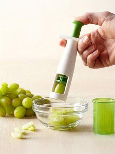 قطّاعة فاكهة يدوية - أداة مطبخ بلاستيكية، تصميم إرجونومي، فعالة لتقطيع الطماطم والعنب والتوت | محمولة، لا تحتاج كهرباء، سهلة الاستخدام، مدمجة وقوية، مناسبة للمبتدئين في الطهي